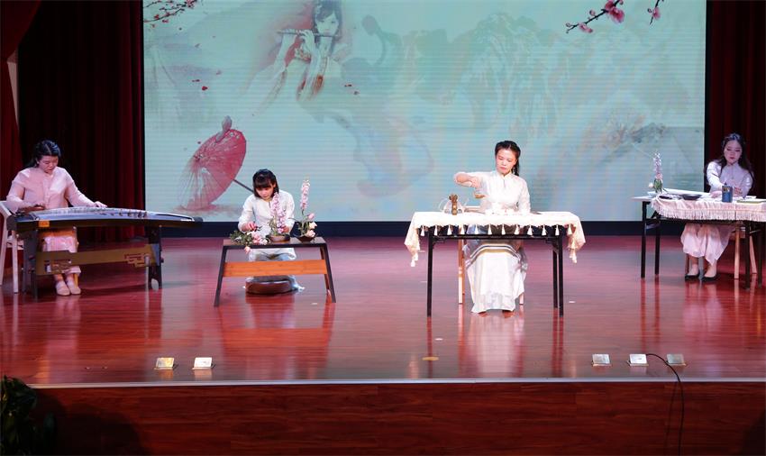 开云网页版,开云（中国）官网2019年度工作动员大会---传统文化展示《茶花墨韵》